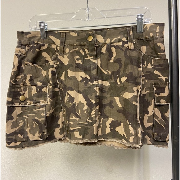 Cargo Mini Skirt CAMO Huge Pockets SIZE LARGE NWOT 100% cotton. MADE IN USA Y2K - Picture 1 of 11